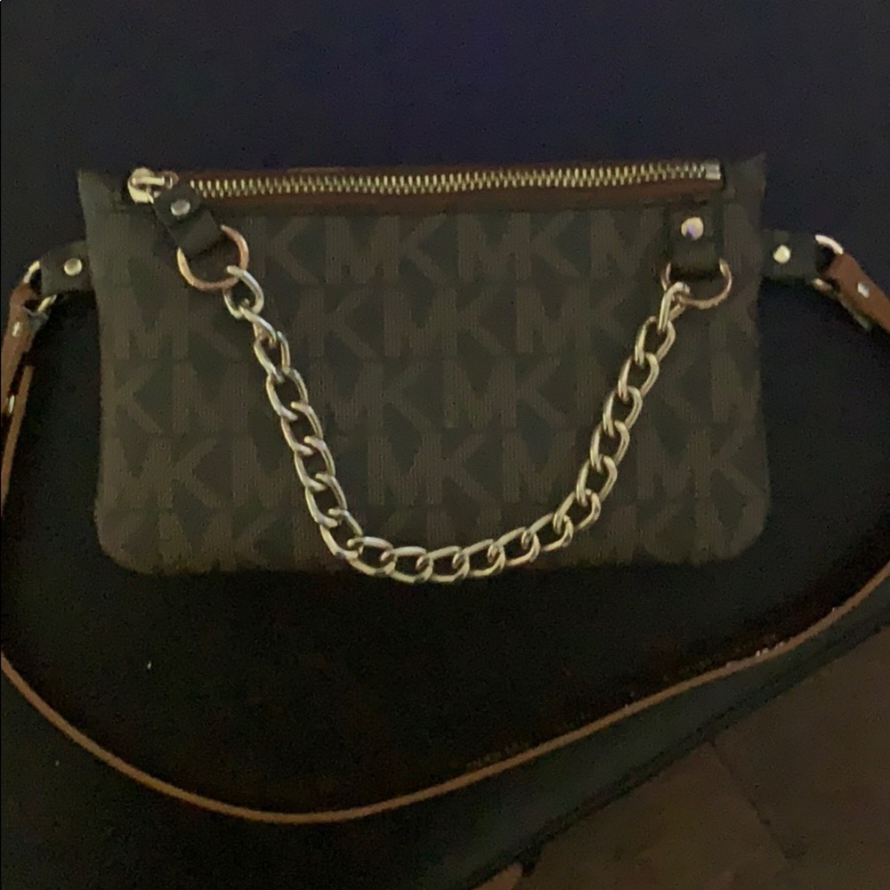 Micheal Kors purse/ Fanny pack - Picture 2 of 3